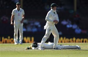 SYDNEY, AUSTRALIA - JANUARY 11: Tim Paine of Australia reacts after dropping a catch off Hanuma Vihari of India during day five of the 3rd Test match in the series between Australia and India at Sydney Cricket Ground on January 11, 2021 in Sydney, Australia. (Photo by Ryan Pierse/Getty Images)