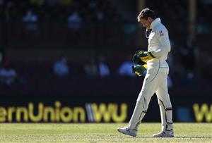SYDNEY, AUSTRALIA - JANUARY 11: Tim Paine of Australia reacts after dropping a catch off Hanuma Vihari of India during day five of the 3rd Test match in the series between Australia and India at Sydney Cricket Ground on January 11, 2021 in Sydney, Australia. (Photo by Ryan Pierse/Getty Images)