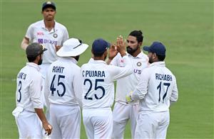 BRISBANE, AUSTRALIA - JANUARY 18: Mohammed Siraj of India celebrates taking the wicket of Mitchell Starc of Australia during day four of the 4th Test Match in the series between Australia and India at The Gabba on January 18, 2021 in Brisbane, Australia. (Photo by Bradley Kanaris/Getty Images)