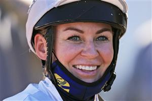 SYDNEY, AUSTRALIA - JANUARY 16: Kathy O'Hara on Counte De Rupee wins Race 5 the Schweppes Handicap during Sydney Racing at Rosehill Gardnes on January 16, 2020. (Getty)