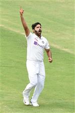 BRISBANE, AUSTRALIA - JANUARY 18: Shardul Thakur of India celebrates the wicket of Cameron Green of Australia during day four of the 4th Test Match in the series between Australia and India at The Gabba on January 18, 2021 in Brisbane, Australia. (Photo by Matt Roberts/Getty Images)