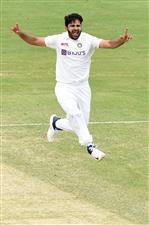 BRISBANE, AUSTRALIA - JANUARY 18: Shardul Thakur of India celebrates the wicket of Tim Paine of Australia during day four of the 4th Test Match in the series between Australia and India at The Gabba on January 18, 2021 in Brisbane, Australia. (Photo by Matt Roberts/Getty Images)