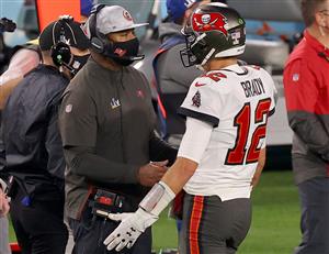 TAMPA, FLORIDA - FEBRUARY 07: Byron Leftwich speaks with Tom Brady #12 of the Tampa Bay Buccaneers during the fourth quarter of the game against the Kansas City Chiefs in Super Bowl LV at Raymond James Stadium on February 07, 2021 in Tampa, Florida. (Photo by Kevin C. Cox/Getty Images)