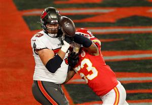 TAMPA, FLORIDA - FEBRUARY 07: Joe Haeg #73 of the Tampa Bay Buccaneers fails to make a catch against Anthony Hitchens #53 of the Kansas City Chiefs in the second quarter in Super Bowl LV at Raymond James Stadium on February 07, 2021 in Tampa, Florida. (Photo by Kevin C. Cox/Getty Images)