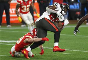 TAMPA, FLORIDA - FEBRUARY 07: Leonard Fournette #28 of the Tampa Bay Buccaneers rushes during the third quarter against the Kansas City Chiefs in Super Bowl LV at Raymond James Stadium on February 07, 2021 in Tampa, Florida. (Photo by Patrick Smith/Getty Images)