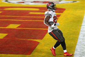 TAMPA, FLORIDA - FEBRUARY 07: Leonard Fournette #28 of the Tampa Bay Buccaneers scores a 27 yard touchdown in the third quarter against the Kansas City Chiefs in Super Bowl LV at Raymond James Stadium on February 07, 2021 in Tampa, Florida. (Photo by Patrick Smith/Getty Images)