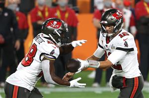 TAMPA, FLORIDA - FEBRUARY 07: Tom Brady #12 of the Tampa Bay Buccaneers hands off to Leonard Fournette #28 during the first quarter in Super Bowl LV at Raymond James Stadium on February 07, 2021 in Tampa, Florida. (Photo by Patrick Smith/Getty Images)