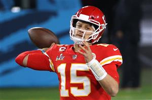 TAMPA, FLORIDA - FEBRUARY 07: Patrick Mahomes #15 of the Kansas City Chiefs passes in the first quarter against the Tampa Bay Buccaneers in Super Bowl LV at Raymond James Stadium on February 07, 2021 in Tampa, Florida. (Photo by Patrick Smith/Getty Images)