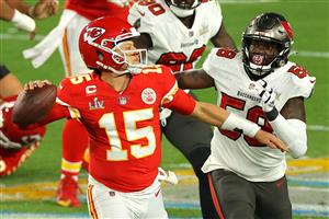TAMPA, FLORIDA - FEBRUARY 07: Patrick Mahomes #15 of the Kansas City Chiefs looks to pass over Shaquil Barrett #58 of the Tampa Bay Buccaneers during the second quarter against the Tampa Bay Buccaneers in Super Bowl LV at Raymond James Stadium on February 07, 2021 in Tampa, Florida. (Photo by Kevin C. Cox/Getty Images)