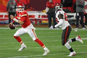 TAMPA, FLORIDA - FEBRUARY 07: Patrick Mahomes #15 of the Kansas City Chiefs looks to pass against Shaquil Barrett #58 of the Tampa Bay Buccaneers in the second quarter in Super Bowl LV at Raymond James Stadium on February 07, 2021 in Tampa, Florida. (Photo by Patrick Smith/Getty Images)