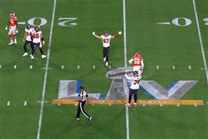TAMPA, FLORIDA - FEBRUARY 07: Rob Gronkowski #87 and Donovan Smith #76 of the Tampa Bay Buccaneers celebrate a touchdown during the third quarter against the Kansas City Chiefs in Super Bowl LV at Raymond James Stadium on February 07, 2021 in Tampa, Florida. (Photo by Mike Ehrmann/Getty Images)