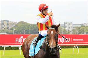SYDNEY, AUSTRALIA - FEBRUARY 06: Tim Clark on Peltzer returns to scale after winning race 6 the Aquis Eskimo Prince during Sydney Racing at Royal Randwick Racecourse on February 06, 2021 in Sydney, Australia. (Photo by Mark Evans/Getty Images)