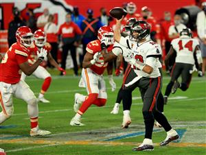 TAMPA, FLORIDA - FEBRUARY 07: Tom Brady #12 of the Tampa Bay Buccaneers throws during the third quarter against the Kansas City Chiefs in Super Bowl LV at Raymond James Stadium on February 07, 2021 in Tampa, Florida. (Photo by Mike Ehrmann/Getty Images)