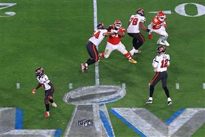 TAMPA, FLORIDA - FEBRUARY 07: Tom Brady #12 of the Tampa Bay Buccaneers looks to pass during the third quarter against the Kansas City Chiefs in Super Bowl LV at Raymond James Stadium on February 07, 2021 in Tampa, Florida. (Photo by Mike Ehrmann/Getty Images)