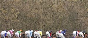 SUNBURY, ENGLAND - FEBRUARY 09: A general view as runners race towards the back straight at Kempton Park Racecourse on February 09, 2021 in Sunbury, England. Due to the Coronavirus pandemic, owners along with the paying public will not be allowed to attend the meeting. (Photo by Alan Crowhurst/Getty Images)