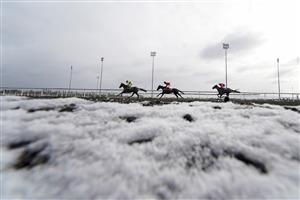 SUNBURY, ENGLAND - FEBRUARY 09: Nico de Boinville riding Balco Coastal (C) on their way to winning the The vbet.co.uk Standard Open NH Flat Race (GBB Race) (Div 1) at Kempton Park Racecourse on February 09, 2021 in Sunbury, England. Due to the Coronavirus pandemic, owners along with the paying public will not be allowed to attend the meeting. (Photo by Alan Crowhurst/Getty Images)