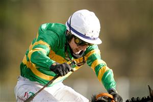 ESHER, ENGLAND - FEBRUARY 18: Niall Houlihan pushes Belargus to win The Elmbridge Handicap Chase at Sandown Park Racecourse on February 18, 2021 in Esher, England. Due to the coronavirus pandemic, owners along with the paying public will not be allowed to attend the meeting. (Photo by Alan Crowhurst/Getty Images)