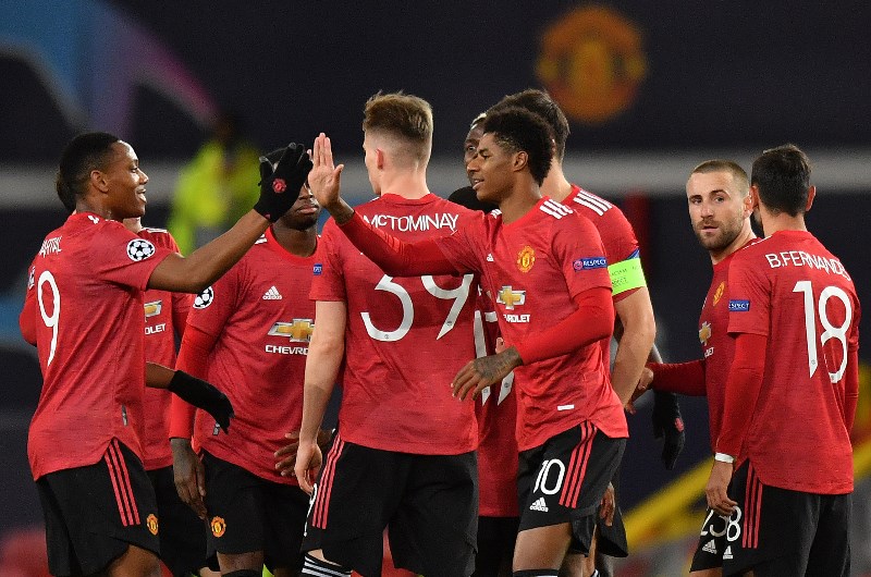 Man United celebrate trafford uefa