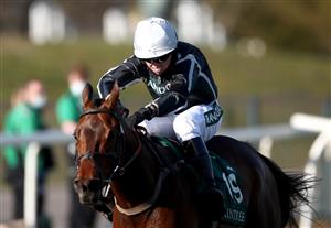 LIVERPOOL, ENGLAND - APRIL 09: Rowland Ward ridden by Charlie Hammond on their way to winning the Pinsent Masons Handicap Hurdle during Ladies Day of the 2021 Randox Health Grand National Festival at Aintree Racecourse on April 9, 2021 in Liverpool, England. (Photo by Tim Goode - Pool / Getty Images)