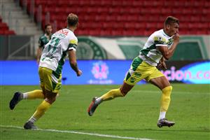 BRASILIA, BRAZIL - APRIL 14: Braian Romero of Defensa y Justicia celebrates after scoring the first goal of his team during a match between Palmeiras and Defensa y Justicia as part of the second leg of the Conmebol Recopa at Mane Garrincha Stadium on April 14, 2021 in Brasilia, Brazil. (Photo by Buda Mendes/Getty Images)