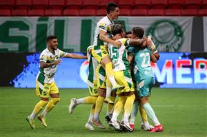 BRASILIA, BRAZIL - APRIL 14: Ezequiel Unsain of Defensa y Justicia (R) celebrates with teammates after winning in the penalty shootout after a match between Palmeiras and Defensa y Justicia as part of the second leg of the Conmebol Recopa at Mane Garrincha Stadium on April 14, 2021 in Brasilia, Brazil. (Photo by Buda Mendes/Getty Images)
