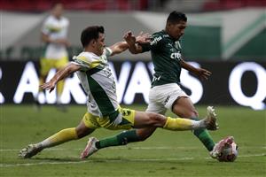 BRASILIA, BRAZIL - APRIL 14: Fernando Meza of Defensa y Justicia fouls Rony of Palmeiras in the penalty area during a match between Palmeiras and Defensa y Justicia as part of the second leg of the Conmebol Recopa at Mane Garrincha Stadium on April 14, 2021 in Brasilia, Brazil. (Photo by Ueslei Marcelino-Pool/Getty Images)