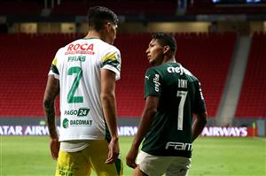 BRASILIA, BRAZIL - APRIL 14: Adonis Frias of Defensa y Justicia argues with Rony of Palmeiras during a match between Palmeiras and Defensa y Justicia as part of the second leg of the Conmebol Recopa at Mane Garrincha Stadium on April 14, 2021 in Brasilia, Brazil. (Photo by Buda Mendes/Getty Images)