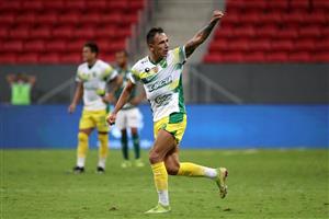 BRASILIA, BRAZIL - APRIL 14: Marcelo Benitez of Defensa y Justicia celebrates after scoring the second goal of his team during a match between Palmeiras and Defensa y Justicia as part of the second leg of the Conmebol Recopa at Mane Garrincha Stadium on April 14, 2021 in Brasilia, Brazil. (Photo by Buda Mendes/Getty Images)