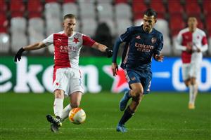 PRAGUE, CZECH REPUBLIC - APRIL 15: Petr Sevcik of Slavia Prague passes the ball under pressure from Dani Ceballos of Arsenal during the UEFA Europa League Quarter Final Second Leg match between Slavia Praha and Arsenal FC at Sinobo Stadium on April 15, 2021 in Prague, Czech Republic. (Getty Images)