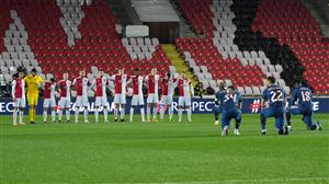 PRAGUE, CZECH REPUBLIC - APRIL 15: Players of Arsenal takes a knee in support of the Black Lives Matter movement as players of Slavia Praha looks on prior to the UEFA Europa League Quarter Final Second Leg match between Slavia Praha and Arsenal FC at Sinobo Stadium on April 15, 2021 in Prague, Czech Republic. (Getty Images)