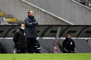 BRAGA, PORTUGAL - NOVEMBER 26: Brendan Rogers, Manager of Leicester City(2L) looks on as he gives his side instructions during the UEFA Europa League Group G stage match between SC Braga and Leicester City at Estadio Municipal de Braga on November 26, 2020 in Braga, Portugal. (Getty Images)