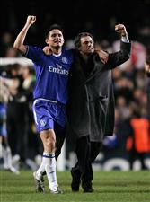 LONDON - MARCH 8: Frank Lampard and Jose Mourinho of Chelsea celebrate victory at the end of the UEFA Champions League, First Knockout Round, Second Leg match between Chelsea and Barcelona at Stamford Bridge on March 8, 2005 in London, England. (Getty Images)