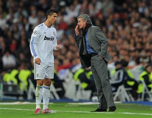 MADRID, SPAIN - OCTOBER 19: Head Coach Jose Mourinho (R) of Real Madrid instructs Cristiano Ronaldo during the UEFA Champions League group G match between Real Madrid and AC Milan at the Estadio Santiago Bernabeu on October 19, 2010 in Madrid, Spain. (Getty Images)