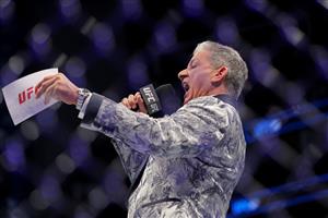 JACKSONVILLE, FL - APRIL 24: Octagon announcer Bruce Buffer announces fighters during UFC 261 at VyStar Veterans Memorial Arena on April 24, 2021 in Jacksonville, Florida. (Getty Images)