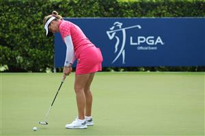 SINGAPORE, SINGAPORE - APRIL 27: Georgia Hall of England practices on the putting green prior to the HSBC Women's World Championship at Sentosa Golf Club on April 27, 2021 in Singapore. (Getty Images)