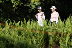 SINGAPORE, SINGAPORE - APRIL 29: Lydia Ko (L) of New Zealand and Minjee Lee (R) of Australia walk to the 1st tee during the first round of the HSBC Women's World Championship at Sentosa Golf Club on April 29, 2021 in Singapore. (Getty Images)