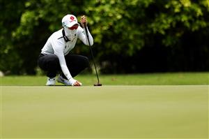 SINGAPORE, SINGAPORE - APRIL 30: Hyo Joo Kim of South Korea lines up her putt on the 13th green during the second round of the HSBC Women's World Championship at Sentosa Golf Club on April 30, 2021 in Singapore. (Getty Images)