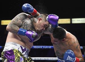 CARSON, CALIFORNIA - MAY 01: (L-R) Andy Ruiz punches Chris Arreola to a 12 round unanimous decision, during a heavyweight bout at Dignity Health Sports Park on May 01, 2021 in Carson, California. (Getty Images)