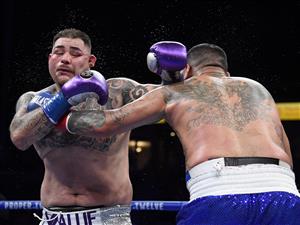 CARSON, CALIFORNIA - MAY 01: Andy Ruiz takes a punch from Chris Arreola as Ruiz would win in a 12 round unanimous decision, during a heavyweight bout at Dignity Health Sports Park on May 01, 2021 in Carson, California. (Getty Images)