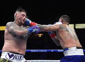 CARSON, CALIFORNIA - MAY 01: Andy Ruiz takes a punch from Chris Arreola as Ruiz would win in a 12 round unanimous decision, during a heavyweight bout at Dignity Health Sports Park on May 01, 2021 in Carson, California. (Getty Images)