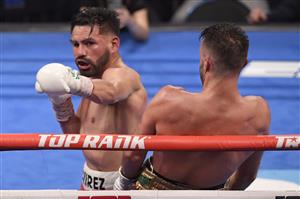 LAS VEGAS, NEVADA - MAY 22: Jose Ramirez (L) and Josh Taylor battle during their junior welterweight world unification title fight at Virgin Hotels Las Vegas on May 22, 2021 in Las Vegas, Nevada. Taylor won by unanimous decision. (Getty Images)