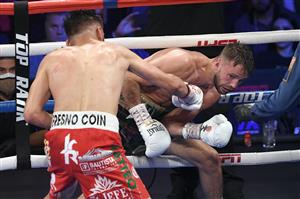 LAS VEGAS, NEVADA - MAY 22: Jose Ramirez (L) and Josh Taylor battle during their junior welterweight world unification title fight at Virgin Hotels Las Vegas on May 22, 2021 in Las Vegas, Nevada. Taylor won by unanimous decision. (Getty Images)