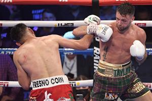 LAS VEGAS, NEVADA - MAY 22: Jose Ramirez (L) and Josh Taylor battle during their junior welterweight world unification title fight at Virgin Hotels Las Vegas on May 22, 2021 in Las Vegas, Nevada. Taylor won by unanimous decision. (Getty Images)
