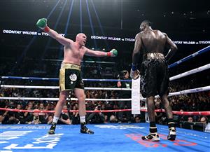 LOS ANGELES, CA - DECEMBER 01: Tyson Fury taunts Deontay Wilder fighting to a draw during the WBC Heavyweight Championship at Staples Center on December 1, 2018 in Los Angeles, California. (Getty Images)