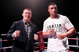 SYDNEY, AUSTRALIA - MAY 26: Paul Gallen (L) and Justis Huni (R) pose after the Australian Heavyweight bout between Justis Huni and Christian Tsoye at ICC Sydney on May 26, 2021 in Sydney, Australia. (Getty Images)