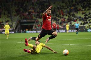 GDANSK, POLAND - MAY 26: Bruno Fernandes of Manchester United is tackled by Alfonso Pedraza of Villarreal CF during the UEFA Europa League Final between Villarreal CF and Manchester United at Gdansk Arena on May 26, 2021 in Gdansk, Poland. (Getty Images)