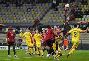 GDANSK, POLAND - MAY 26: David de Gea of Manchester United attempts to gather the high ball during the UEFA Europa League Final between Villarreal CF and Manchester United at Gdansk Arena on May 26, 2021 in Gdansk, Poland. (Getty Images)
