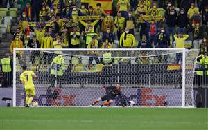 GDANSK, POLAND - MAY 26: Gerard Moreno of Villarreal CF scores their team's first penalty in the penalty shoot out past David de Gea of Manchester United during the UEFA Europa League Final between Villarreal CF and Manchester United at Gdansk Arena on May 26, 2021 in Gdansk, Poland. (Getty Images)