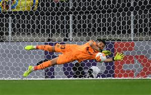 GDANSK, POLAND - MAY 26: Geronimo Rulli of Villarreal saves the eleventh penalty from David De Gea of Manchester United in the penalty shoot out during the UEFA Europa League Final between Villarreal CF and Manchester United at Gdansk Arena on May 26, 2021 in Gdansk, Poland. (Getty Images)