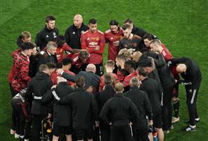 GDANSK, POLAND - MAY 26: Paul Pogba of Manchester United speaks with their team mates in the huddle prior to the start of Extra Time during the UEFA Europa League Final between Villarreal CF and Manchester United at Gdansk Arena on May 26, 2021 in Gdansk, Poland. (Getty Images)